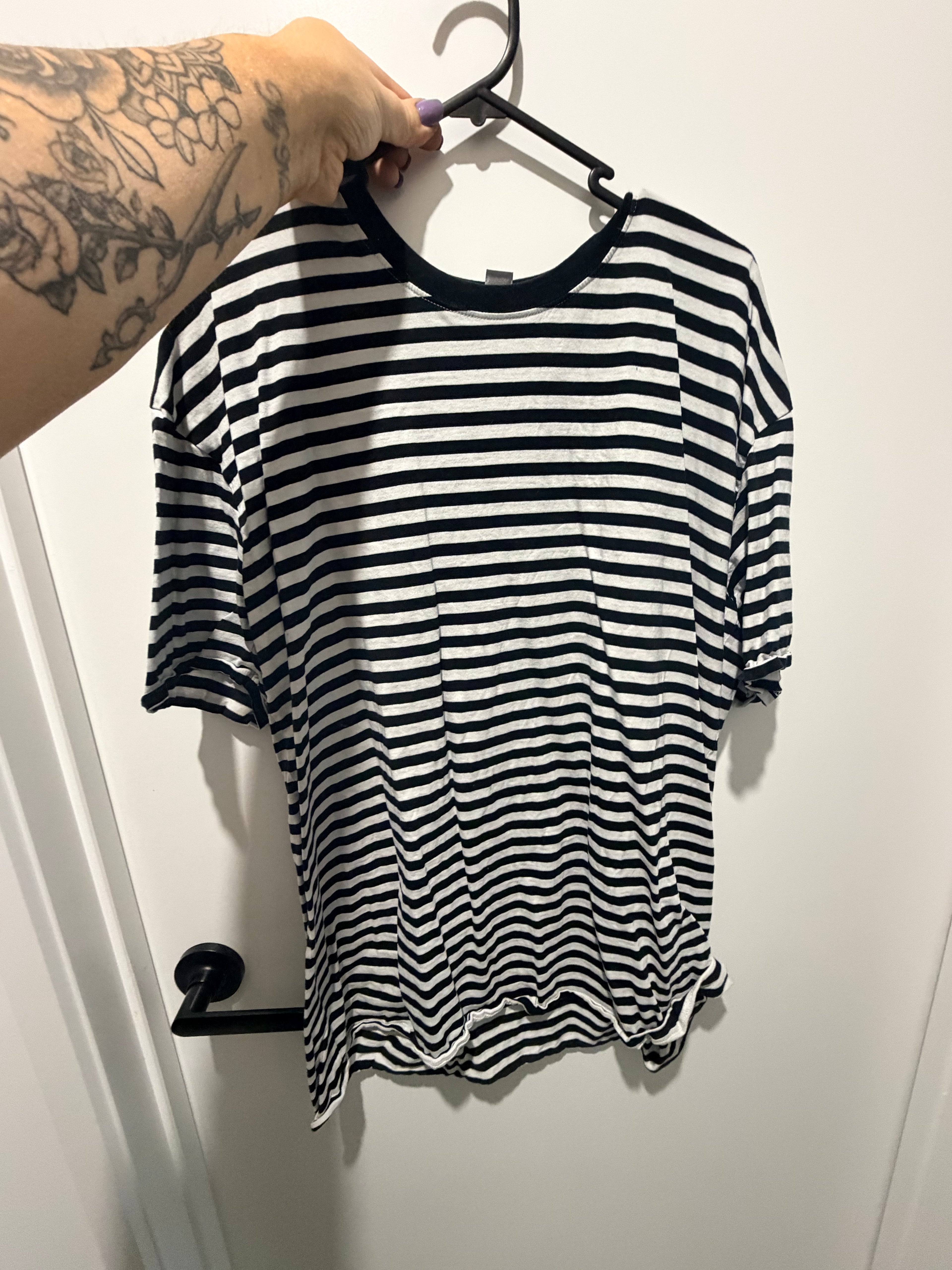 Black and white stripe tee